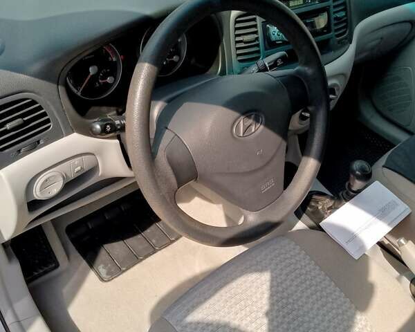 Коричневый Хендай Акцент, объемом двигателя 1.4 л и пробегом 100 тыс. км за 5499 $, фото 16 на Automoto.ua