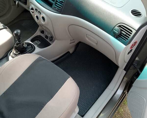 Коричневый Хендай Акцент, объемом двигателя 1.4 л и пробегом 100 тыс. км за 5499 $, фото 9 на Automoto.ua