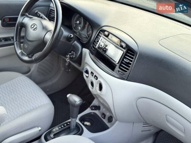 Коричневый Хендай Акцент, объемом двигателя 1.6 л и пробегом 92 тыс. км за 7500 $, фото 10 на Automoto.ua