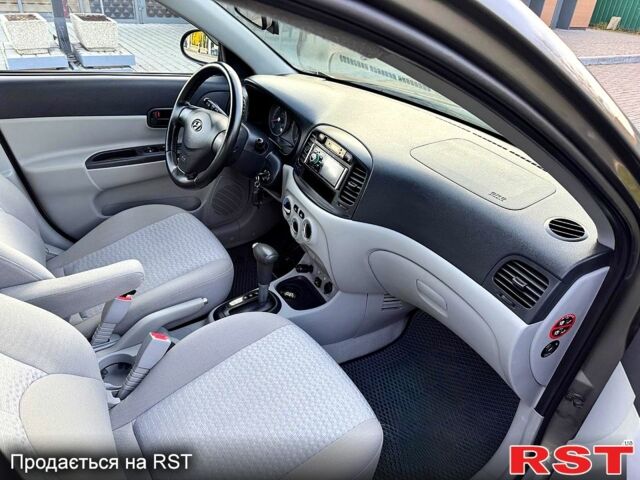 Коричневый Хендай Акцент, объемом двигателя 1.6 л и пробегом 92 тыс. км за 7500 $, фото 8 на Automoto.ua