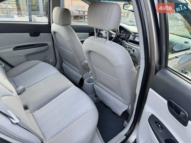 Коричневый Хендай Акцент, объемом двигателя 1.6 л и пробегом 92 тыс. км за 7500 $, фото 7 на Automoto.ua