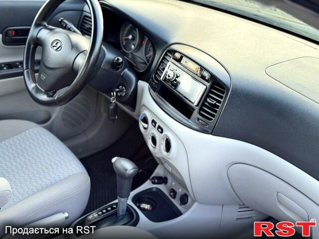 Коричневый Хендай Акцент, объемом двигателя 1.6 л и пробегом 92 тыс. км за 7500 $, фото 9 на Automoto.ua