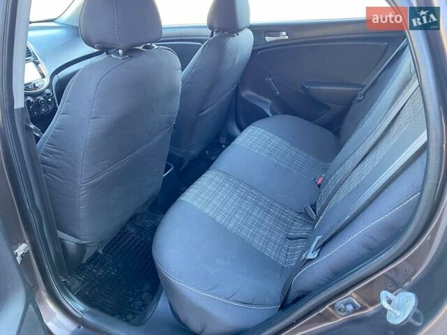 Коричневый Хендай Акцент, объемом двигателя 1.4 л и пробегом 212 тыс. км за 6899 $, фото 11 на Automoto.ua