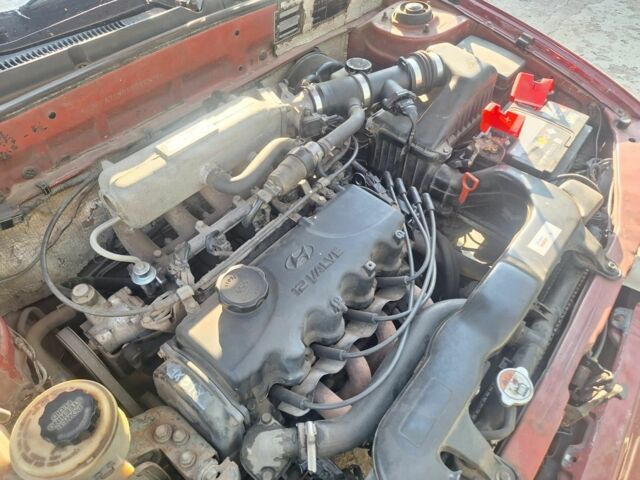 Красный Хендай Акцент, объемом двигателя 1.5 л и пробегом 150 тыс. км за 2700 $, фото 3 на Automoto.ua