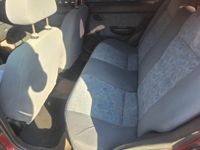 Красный Хендай Акцент, объемом двигателя 1.5 л и пробегом 150 тыс. км за 2700 $, фото 8 на Automoto.ua