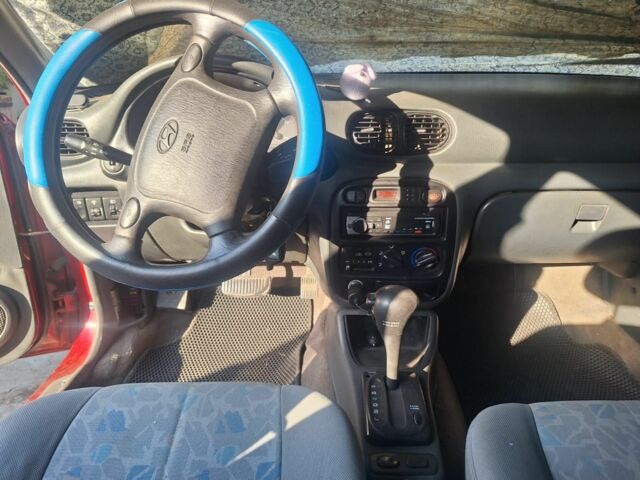 Красный Хендай Акцент, объемом двигателя 1.5 л и пробегом 150 тыс. км за 2700 $, фото 7 на Automoto.ua