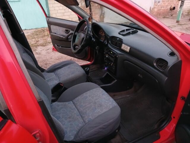 Красный Хендай Акцент, объемом двигателя 1.5 л и пробегом 348 тыс. км за 1500 $, фото 6 на Automoto.ua