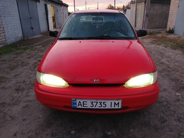 Красный Хендай Акцент, объемом двигателя 1.5 л и пробегом 348 тыс. км за 1500 $, фото 3 на Automoto.ua