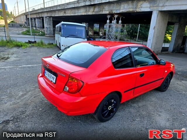 Красный Хендай Акцент, объемом двигателя 1.3 л и пробегом 380 тыс. км за 2250 $, фото 4 на Automoto.ua
