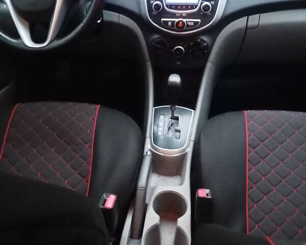 Червоний Хендай Акцент, об'ємом двигуна 1.6 л та пробігом 180 тис. км за 6500 $, фото 5 на Automoto.ua