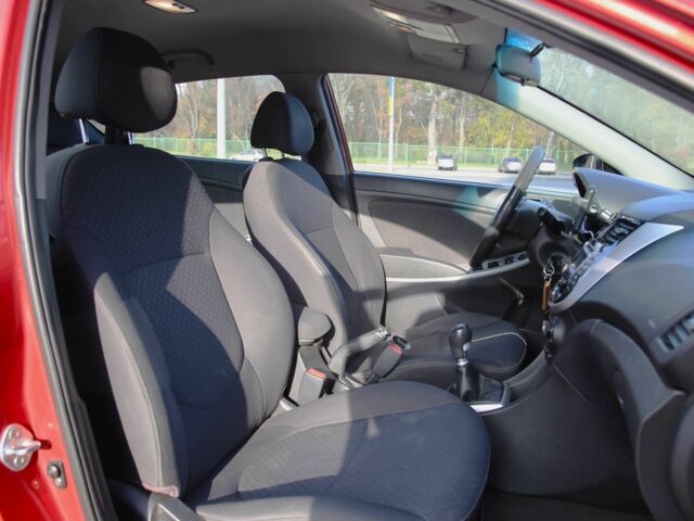 Красный Хендай Акцент, объемом двигателя 1.4 л и пробегом 160 тыс. км за 7600 $, фото 8 на Automoto.ua