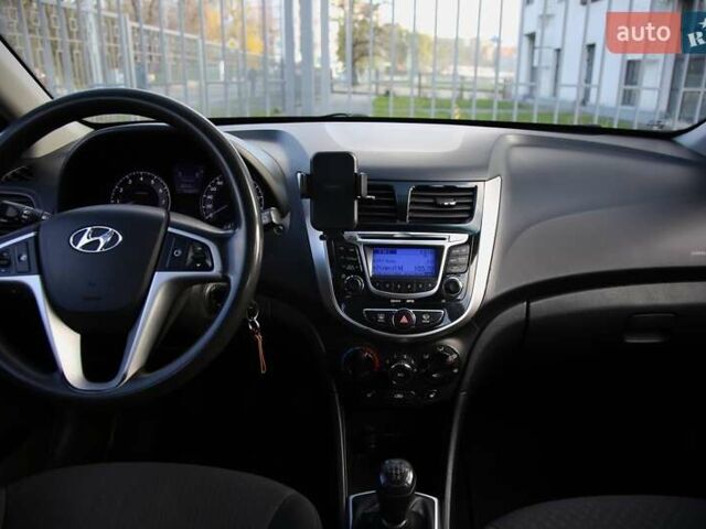 Красный Хендай Акцент, объемом двигателя 1.4 л и пробегом 160 тыс. км за 7600 $, фото 10 на Automoto.ua