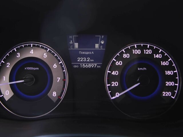 Красный Хендай Акцент, объемом двигателя 1.4 л и пробегом 160 тыс. км за 7600 $, фото 13 на Automoto.ua