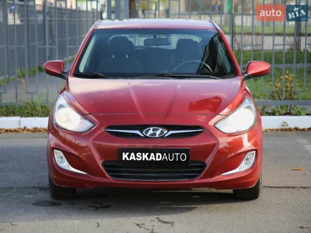 Красный Хендай Акцент, объемом двигателя 1.4 л и пробегом 160 тыс. км за 7600 $, фото 1 на Automoto.ua