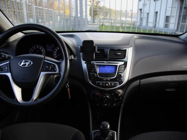 Красный Хендай Акцент, объемом двигателя 1.4 л и пробегом 160 тыс. км за 7600 $, фото 11 на Automoto.ua