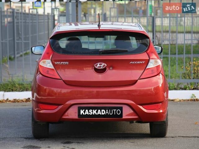 Красный Хендай Акцент, объемом двигателя 1.4 л и пробегом 160 тыс. км за 7600 $, фото 4 на Automoto.ua