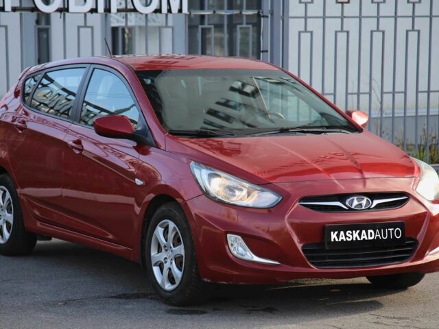 Красный Хендай Акцент, объемом двигателя 1.4 л и пробегом 160 тыс. км за 7600 $, фото 2 на Automoto.ua