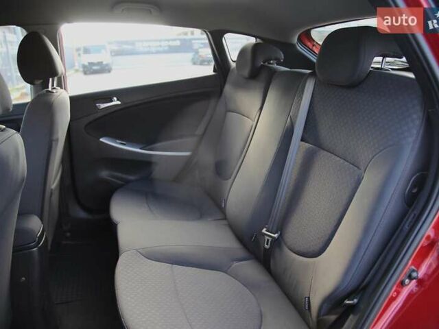 Красный Хендай Акцент, объемом двигателя 1.4 л и пробегом 160 тыс. км за 7600 $, фото 7 на Automoto.ua