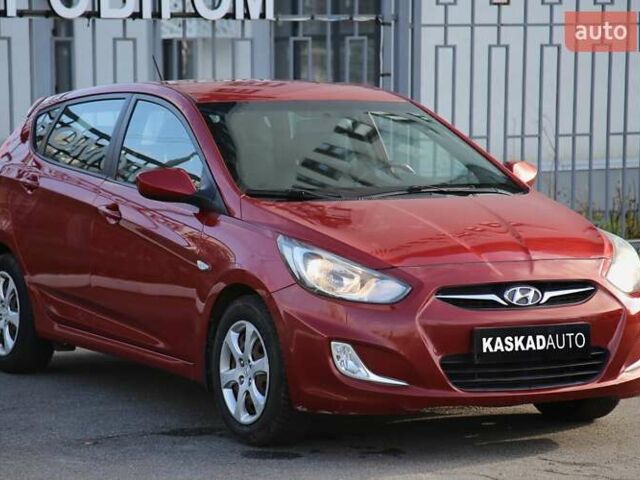 Красный Хендай Акцент, объемом двигателя 1.4 л и пробегом 160 тыс. км за 7600 $, фото 2 на Automoto.ua