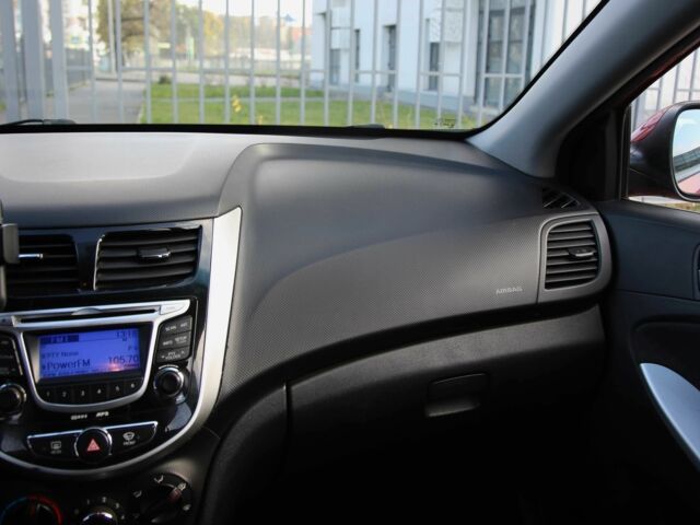 Красный Хендай Акцент, объемом двигателя 1.4 л и пробегом 160 тыс. км за 7600 $, фото 12 на Automoto.ua