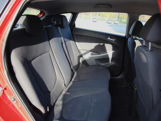 Красный Хендай Акцент, объемом двигателя 1.4 л и пробегом 160 тыс. км за 7600 $, фото 9 на Automoto.ua