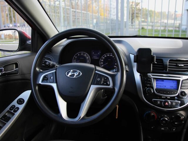 Красный Хендай Акцент, объемом двигателя 1.4 л и пробегом 160 тыс. км за 7600 $, фото 10 на Automoto.ua