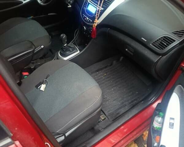 Красный Хендай Акцент, объемом двигателя 1.4 л и пробегом 27 тыс. км за 8500 $, фото 1 на Automoto.ua