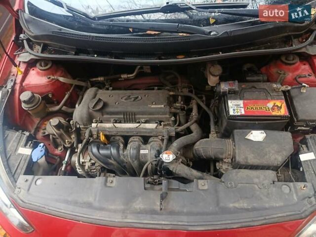 Красный Хендай Акцент, объемом двигателя 1.4 л и пробегом 27 тыс. км за 8500 $, фото 2 на Automoto.ua
