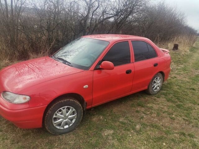 Красный Хендай Акцент, объемом двигателя 1.5 л и пробегом 230 тыс. км за 2079 $, фото 3 на Automoto.ua