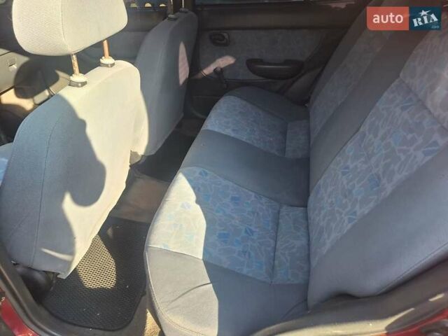 Красный Хендай Акцент, объемом двигателя 1.5 л и пробегом 294 тыс. км за 2700 $, фото 5 на Automoto.ua