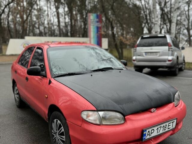 Красный Хендай Акцент, объемом двигателя 1.3 л и пробегом 300 тыс. км за 1200 $, фото 4 на Automoto.ua