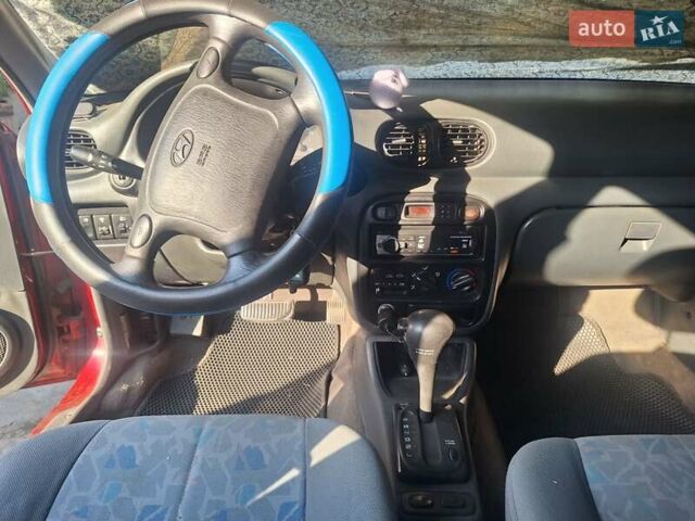 Красный Хендай Акцент, объемом двигателя 1.5 л и пробегом 294 тыс. км за 2700 $, фото 3 на Automoto.ua