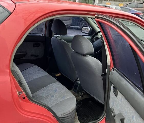 Красный Хендай Акцент, объемом двигателя 1.3 л и пробегом 300 тыс. км за 1200 $, фото 8 на Automoto.ua