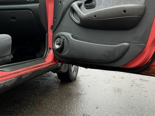 Красный Хендай Акцент, объемом двигателя 1.3 л и пробегом 300 тыс. км за 1200 $, фото 7 на Automoto.ua