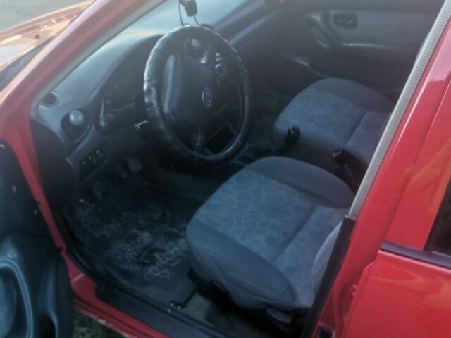 Красный Хендай Акцент, объемом двигателя 1.5 л и пробегом 230 тыс. км за 2079 $, фото 4 на Automoto.ua