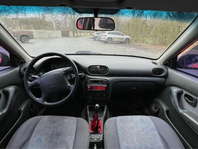 Красный Хендай Акцент, объемом двигателя 1.3 л и пробегом 300 тыс. км за 1200 $, фото 13 на Automoto.ua