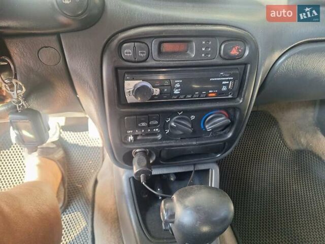 Красный Хендай Акцент, объемом двигателя 1.5 л и пробегом 294 тыс. км за 2700 $, фото 4 на Automoto.ua