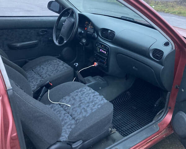 Червоний Хендай Акцент, об'ємом двигуна 1.4 л та пробігом 230 тис. км за 1750 $, фото 5 на Automoto.ua