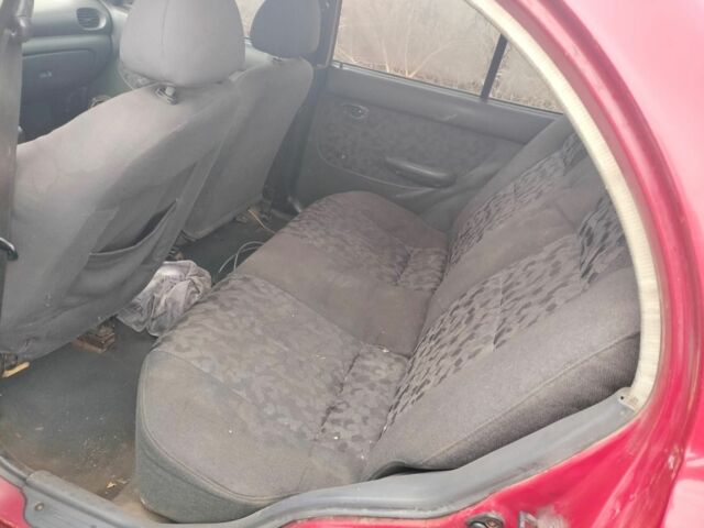 Красный Хендай Акцент, объемом двигателя 1.3 л и пробегом 470 тыс. км за 650 $, фото 8 на Automoto.ua