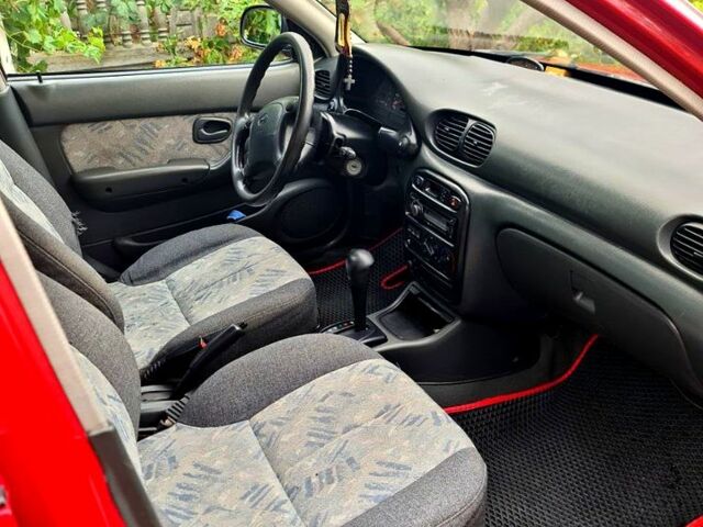 Красный Хендай Акцент, объемом двигателя 1.6 л и пробегом 0 тыс. км за 2200 $, фото 4 на Automoto.ua