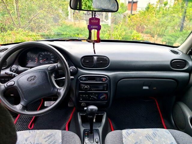 Красный Хендай Акцент, объемом двигателя 1.6 л и пробегом 0 тыс. км за 2200 $, фото 2 на Automoto.ua