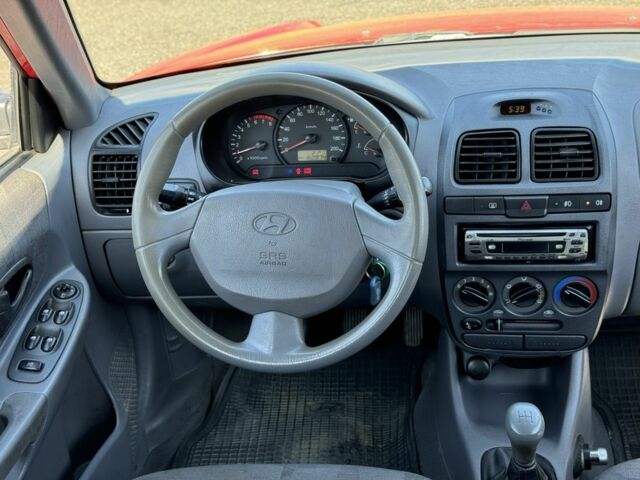 Червоний Хендай Акцент, об'ємом двигуна 1.6 л та пробігом 161 тис. км за 1700 $, фото 10 на Automoto.ua