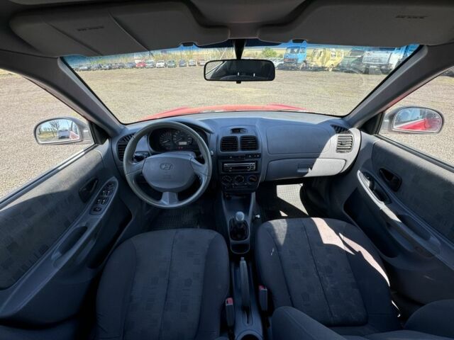 Червоний Хендай Акцент, об'ємом двигуна 1.6 л та пробігом 161 тис. км за 1700 $, фото 12 на Automoto.ua