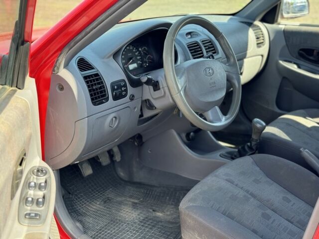 Червоний Хендай Акцент, об'ємом двигуна 1.6 л та пробігом 161 тис. км за 1700 $, фото 11 на Automoto.ua