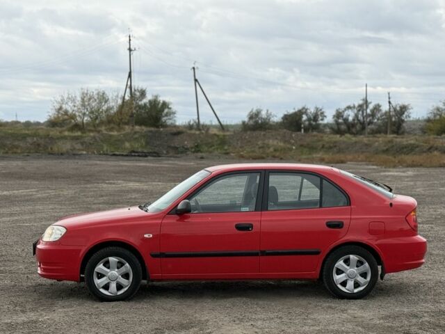 Червоний Хендай Акцент, об'ємом двигуна 1.6 л та пробігом 161 тис. км за 1700 $, фото 3 на Automoto.ua