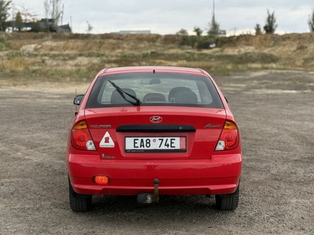 Червоний Хендай Акцент, об'ємом двигуна 1.6 л та пробігом 161 тис. км за 1700 $, фото 5 на Automoto.ua
