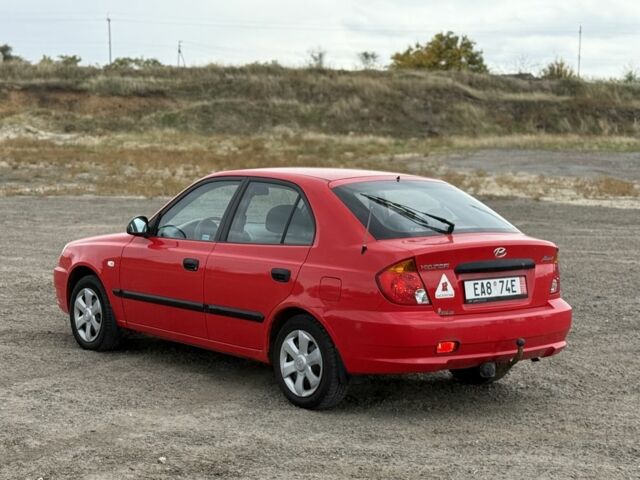 Червоний Хендай Акцент, об'ємом двигуна 1.6 л та пробігом 161 тис. км за 1700 $, фото 4 на Automoto.ua