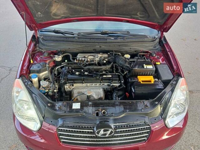 Красный Хендай Акцент, объемом двигателя 1.6 л и пробегом 255 тыс. км за 5600 $, фото 18 на Automoto.ua
