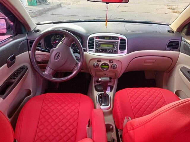 Красный Хендай Акцент, объемом двигателя 1.6 л и пробегом 255 тыс. км за 5600 $, фото 12 на Automoto.ua