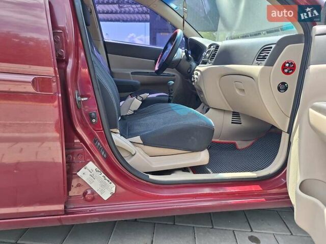 Красный Хендай Акцент, объемом двигателя 1.4 л и пробегом 258 тыс. км за 5200 $, фото 8 на Automoto.ua